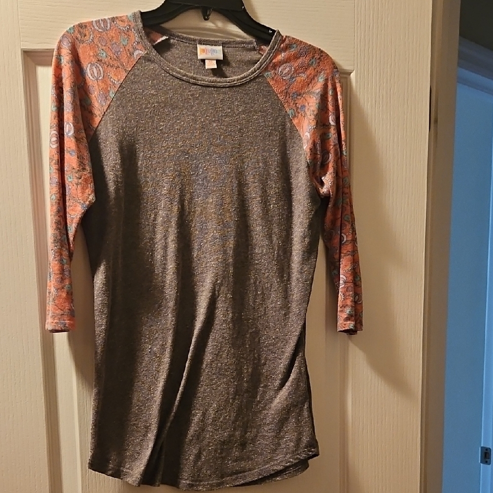 LuLaRoe Randy Tee Patterned Sleeve Top